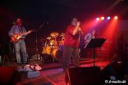 thumbnail Live-on-stage-07.jpg